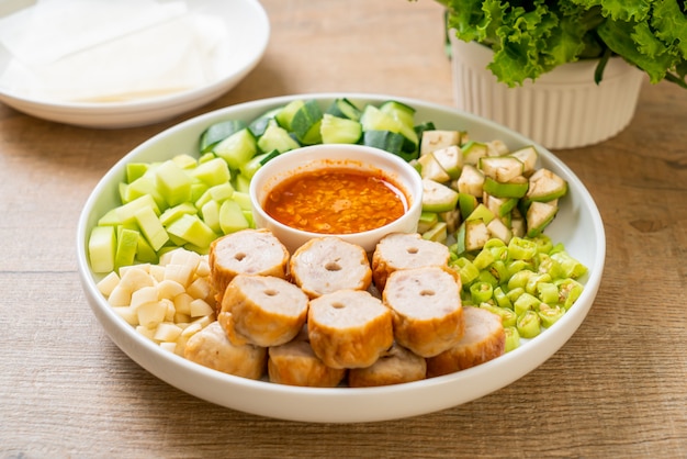 Wietnamski klopsik wieprzowy z warzywami