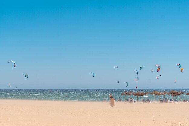 Wietrzny Poranek Idealny Do Kitesurfingu Na Plaży