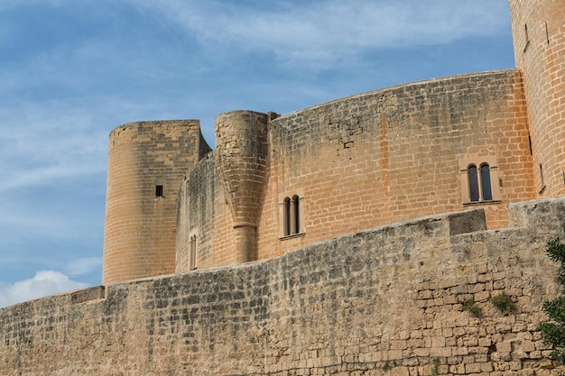 Wieża Castillo zamku Bellver na Majorce w Palma de Mallorca na Balearach