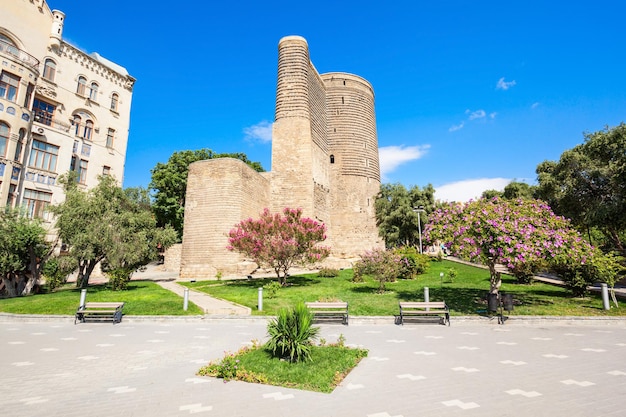 Wieża Dziewicza, znana również jako Giz Galasi, znajduje się na Starym Mieście w Baku w Azerbejdżanie. Wieża Dziewicza została zbudowana w XII wieku jako część otoczonego murem miasta.