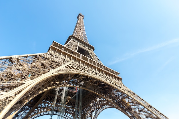 Wieża Eiffla Paryż lato