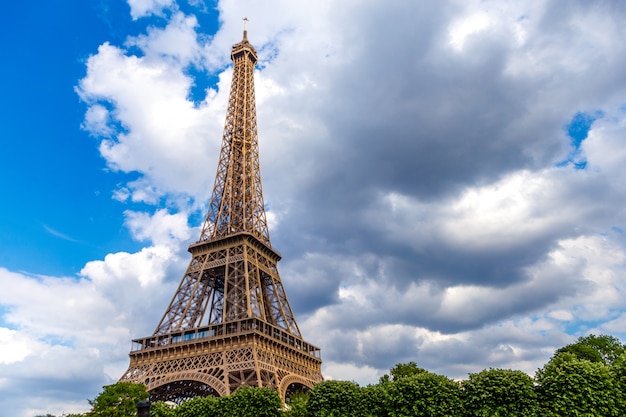 Wieża Eiffla w Paryżu w Europie