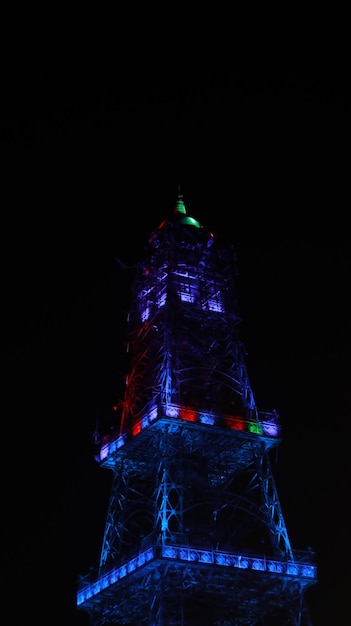 Zdjęcie wieża limboto w nocy gorontalo regency ikona