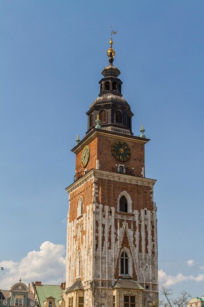 Wieża ratuszowa na głównym placu Krakowa