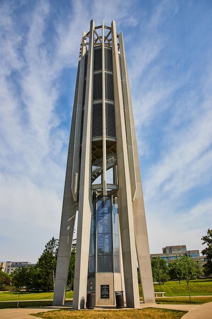 Wieża schodowa Bloomington Indiana University z widokiem
