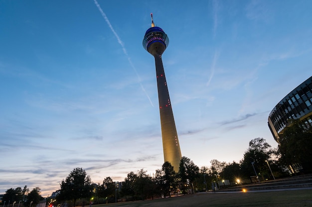 Wieża telewizyjna Stare miasto Dusseldorf w susnet