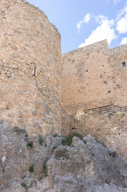 Wieża, twierdza i zamek Consuegra w Toledo, Hiszpania. średniowieczne fortyfikacje