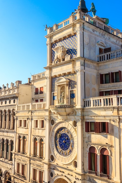 Wieża zegarowa św. Marka na Piazza San Marco w Wenecji we Włoszech