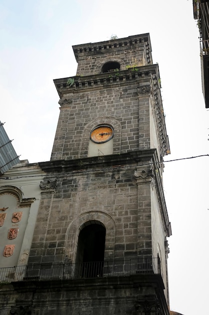 Wieża zegarowa w Neapolu we Włoszech