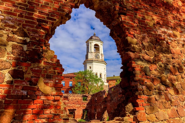 Wieża zegarowa w Wyborgu dawna dzwonnica Starej Katedry