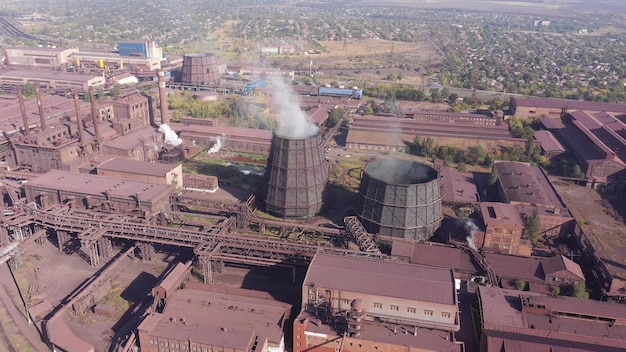 Wieże chłodzące fabryki metalurgicznej