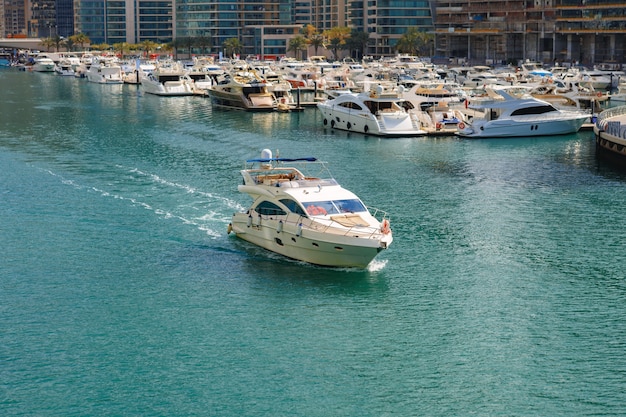 Wieżowce mariny w Dubaju i port w dubaju zjednoczone emiraty arabskie