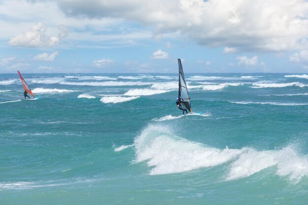 Windsurfing na falach Morza Śródziemnego