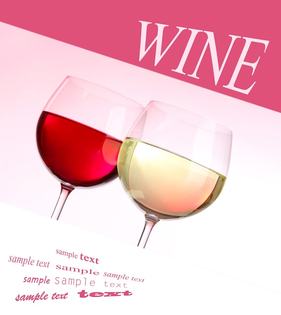 Wino w kieliszkach na jasnym tle