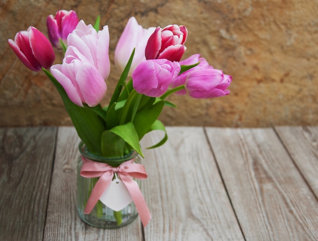 Wiosenne kwiaty tulipanów