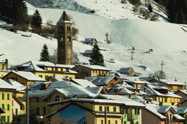 Zdjęcie wioska alpejska airolo szwajcaria
