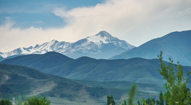 Wioski Kirgizji, Niesamowity widok, Tien Shan, autostrada Biszkek - Osz, Kirgistan, Azja Środkowa