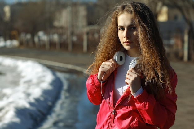 Zdjęcie wiosna zima portret dziewczyny w europie