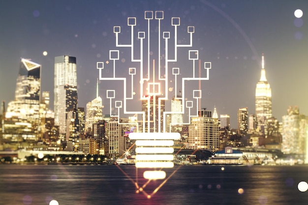 Wirtualna kreatywna żarówka z hologramem chipowym na tle budynków biurowych na Manhattanie koncepcja sztucznej inteligencji i sieci neuronowych Multiexposure