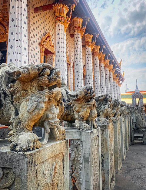 Wizytówką stolicy Tajlandii jest buddyjska świątynia Wat Arun Temple of Dawn, która znajduje się nad brzegiem rzeki Chao Phraya