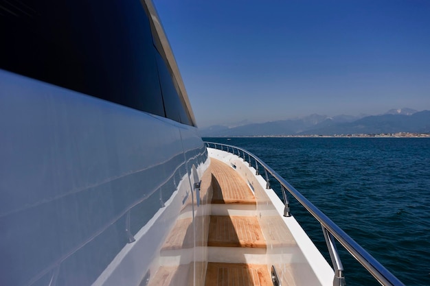 Włochy, Morze Tirrenijskie, u wybrzeży Viareggio, Toskania, luksusowy jacht Tecnomar 36 (36 metrów)