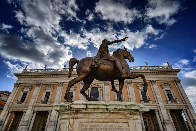 Włochy, Rzym, plac Campidoglio, rzymska statua