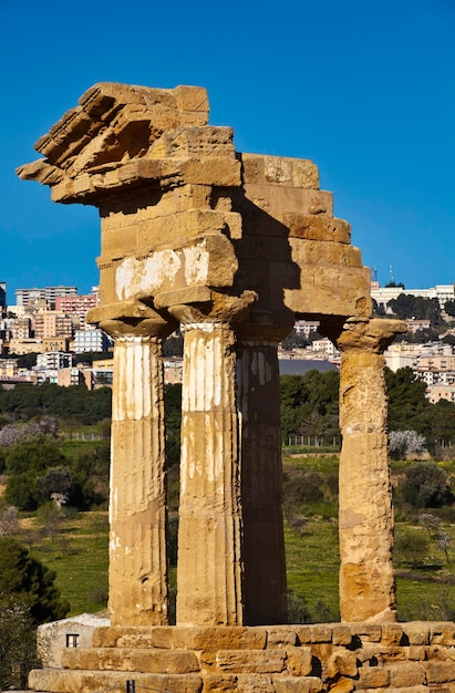 Włochy Sycylia Agrigento Greckie świątynie Dolina Castore i świątynia Polluce Świątynia Hery
