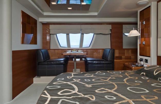 Włochy Toskania Elba Luksusowy jacht Azimut 75' główna sypialnia