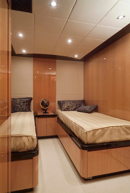 Włochy, Viareggio (Toskania), luksusowy jacht Tecnomar 35, sypialnia dla gości