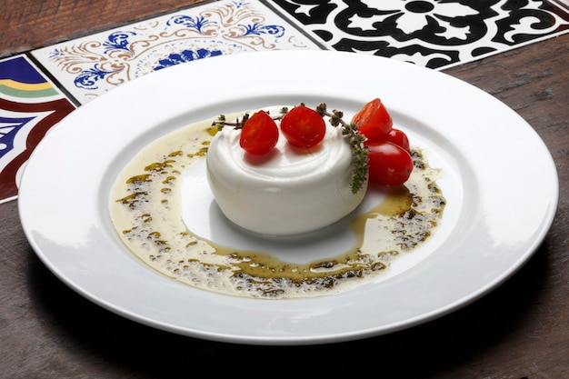 Włoski ser mozzarella Burrata