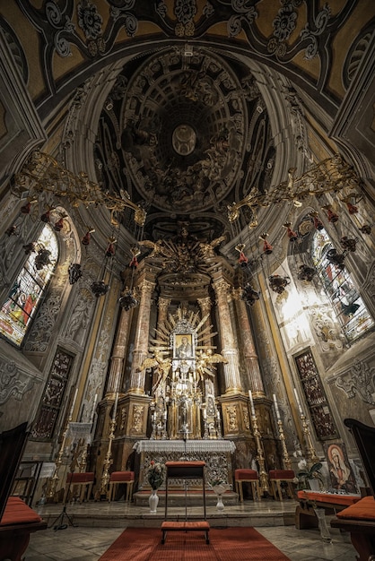 Wnętrze bazyliki św. Mikołaja w mieście Trnava Słowacja