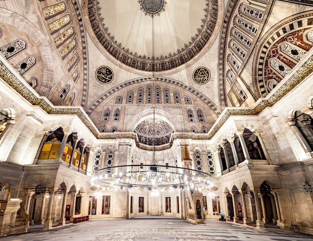 Wnętrze Błękitnego Meczetu