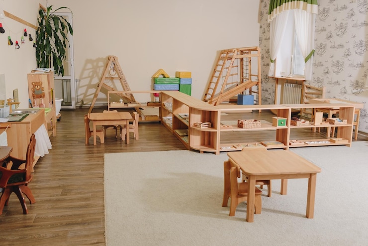 Zdjęcie wnętrze pokoju dziecięcego na zajęcia montessori zdjęcie wysokiej jakości