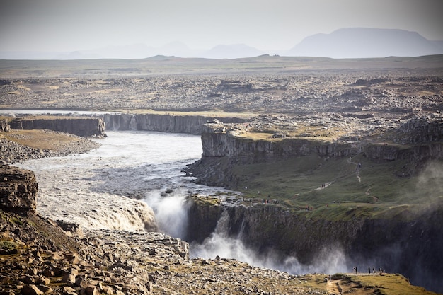 Wodospad Dettifoss na Islandii przy pochmurnej pogodzie