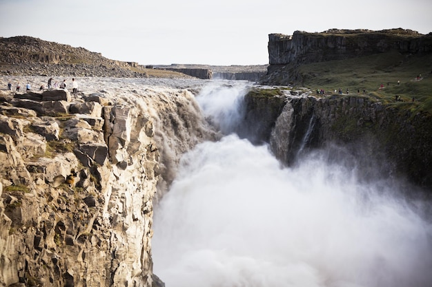 Wodospad Dettifoss na Islandii przy pochmurnej pogodzie