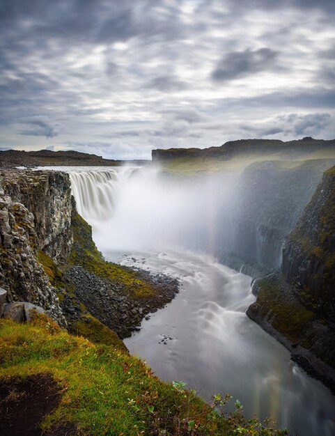 Wodospad Dettifoss położony na rzece jokulsa fjollum w Islandii