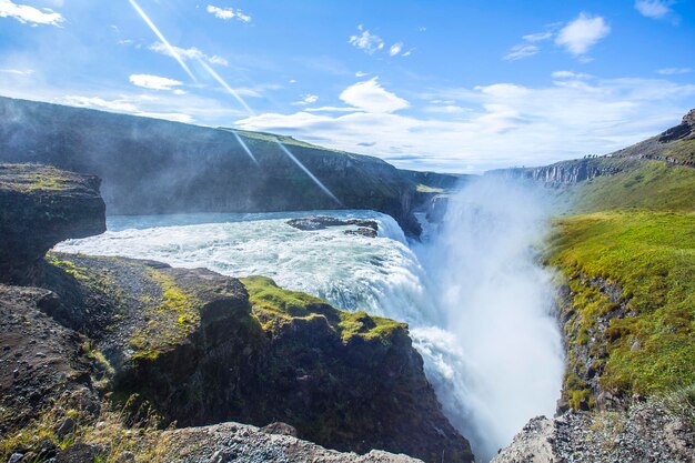 Wodospad Gullfoss W Złotym Kręgu Na Południu Islandii Z Dużą Ilością Wody Jednego Lata