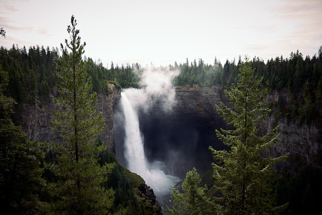 Wodospad Helmcken Falls na rzece Murtle