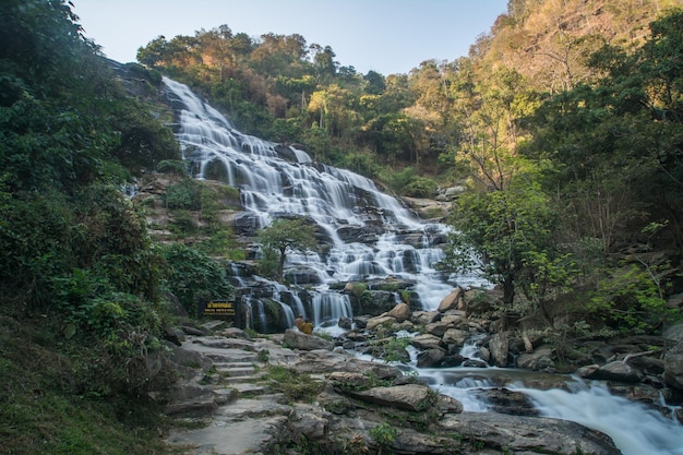 Wodospad Mae Ya Wodospad Doi Inthanon Park Narodowy w Chiang Mai Tajlandia