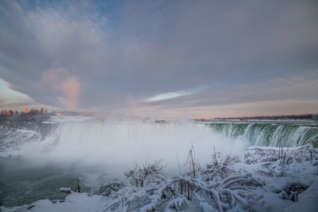 Wodospad Niagara zimą Kanada i USA