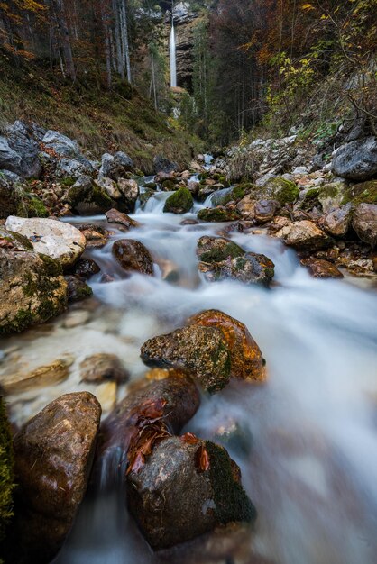 Wodospad Pericnik w Słowenii Alpy Julijskie długa ekspozycja