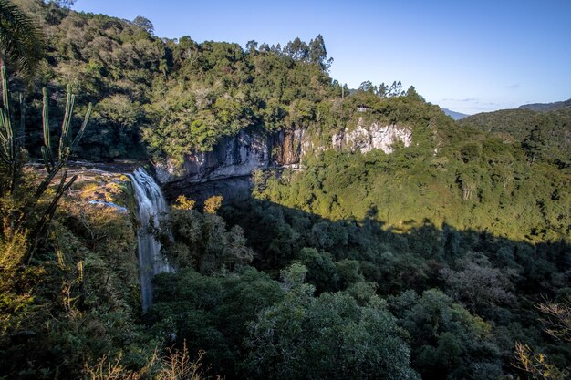 Zdjęcie wodospad salto ventoso farroupilha rio grande do sul brazylia