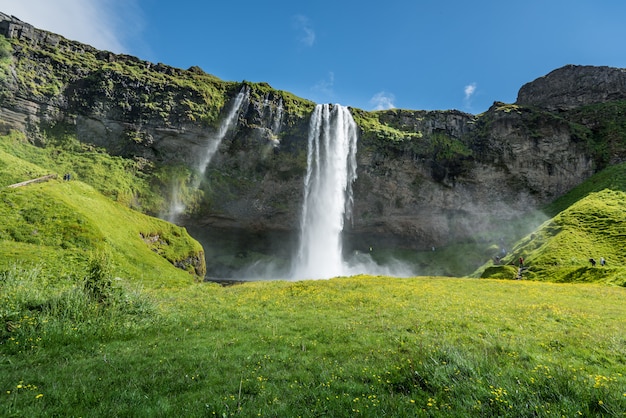 Wodospad Seljalandsfoss Na Islandii W Lecie