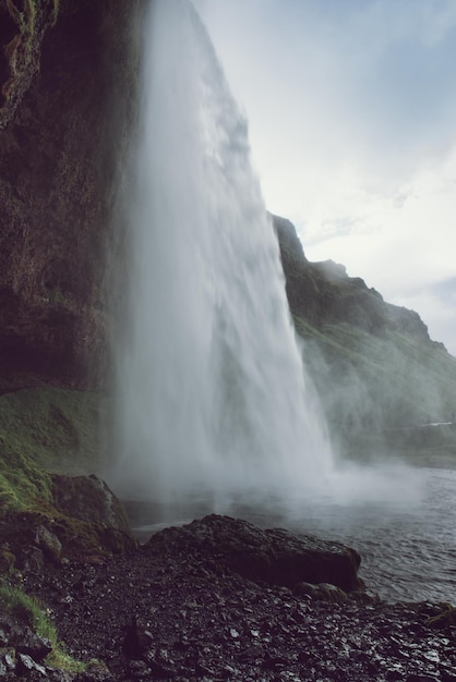 Wodospad Seljalandsfoss na Islandii