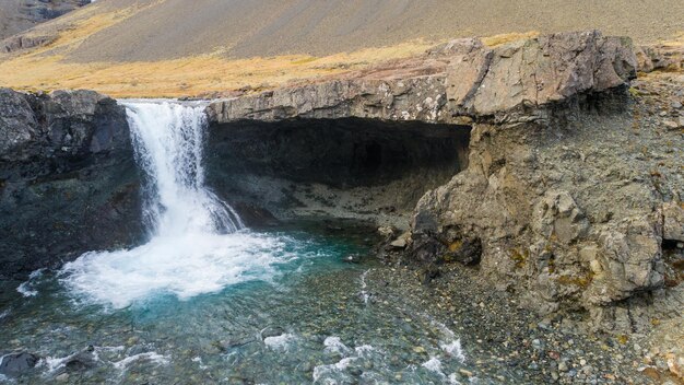 Wodospad Skutafoss w Thorgeirsstadalur w Lon na Islandii