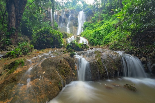 Wodospad Tad Sadao, Kanchanaburi Tajlandia