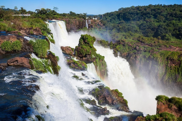 Wodospady Iguazu (Cataratas del Iguazu) to wodospady rzeki Iguazu na pograniczu Argentyny i Brazylii. Iguazu to największy system wodospadów na świecie.