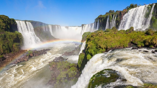 Wodospady Iguazu to wodospady rzeki Iguazu na pograniczu Argentyny i Brazylii. Jest to jeden z Nowych 7 Cudów Natury.
