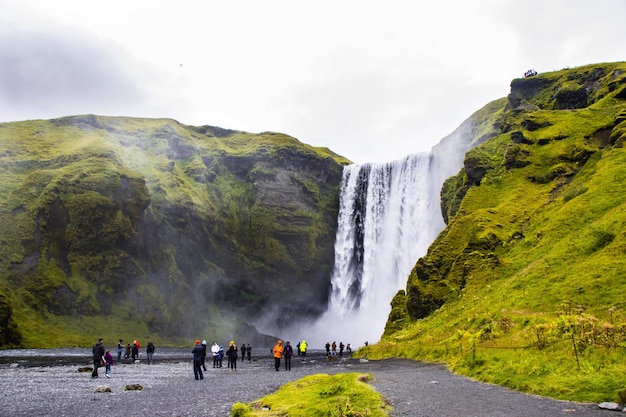 Wodospady Skogafoss na Islandii