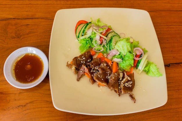 Wołowina Salad tajski